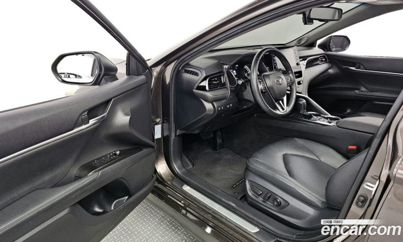 Toyota Camry 2.5 XLE Hybrid