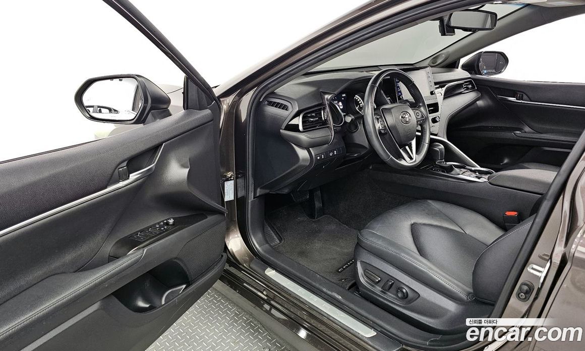 Toyota Camry 2.5 XLE Hybrid