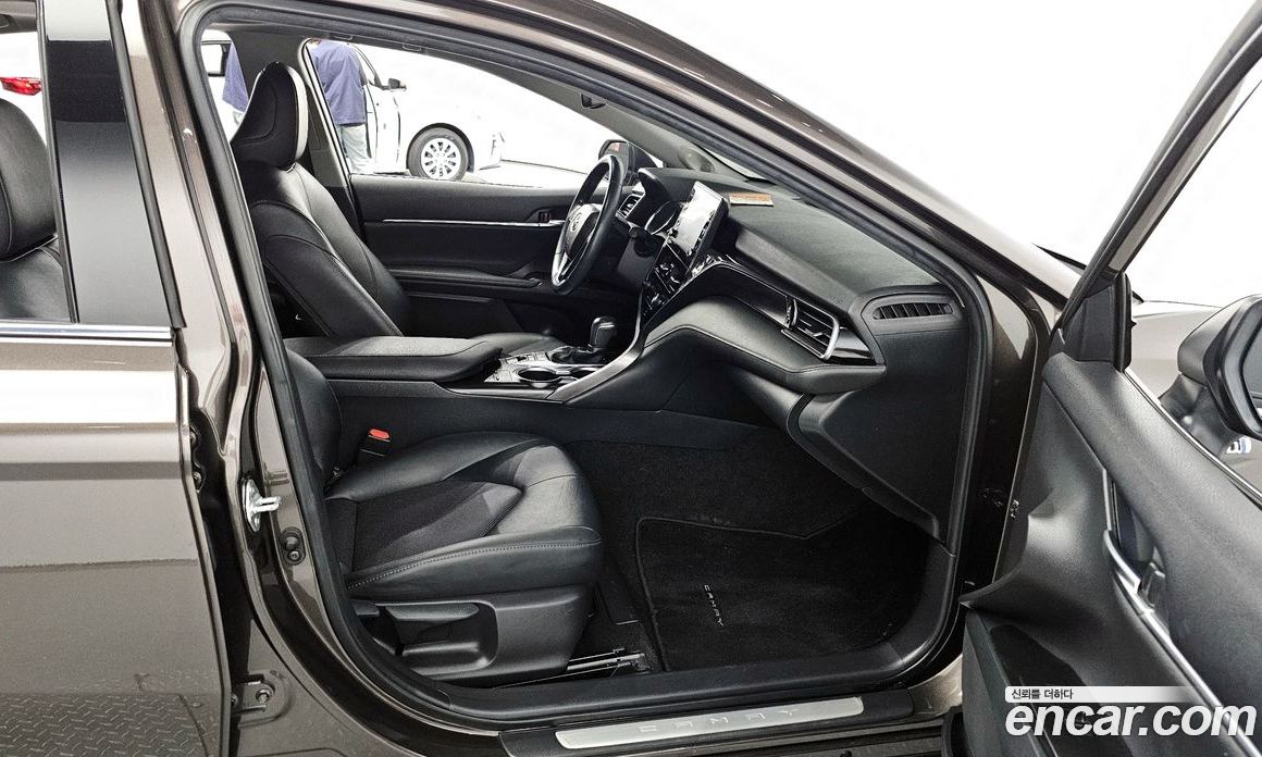 Toyota Camry 2.5 XLE Hybrid