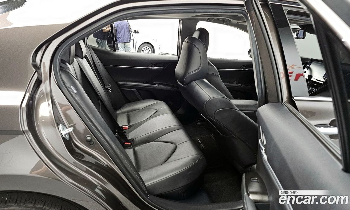 Toyota Camry 2.5 XLE Hybrid