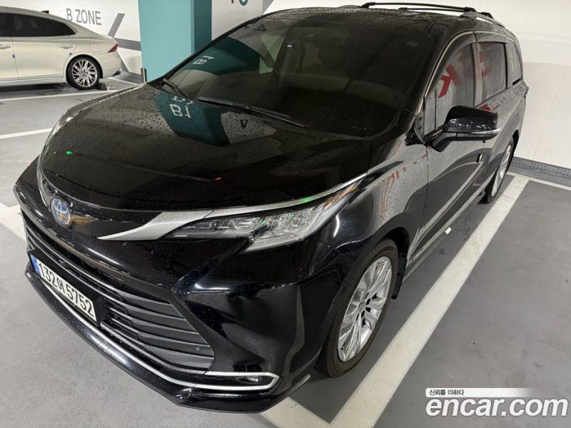 Toyota Sienna 2.5 Hybrid 2WD