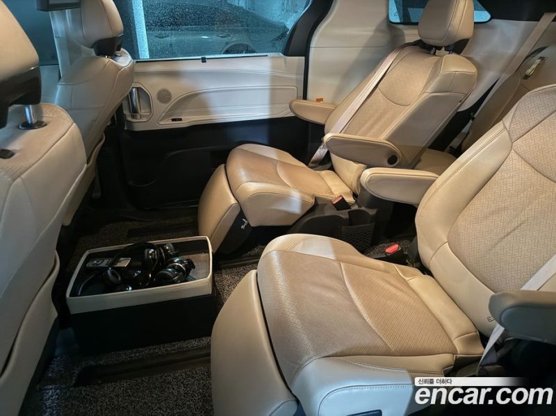 Toyota Sienna 2.5 Hybrid 2WD