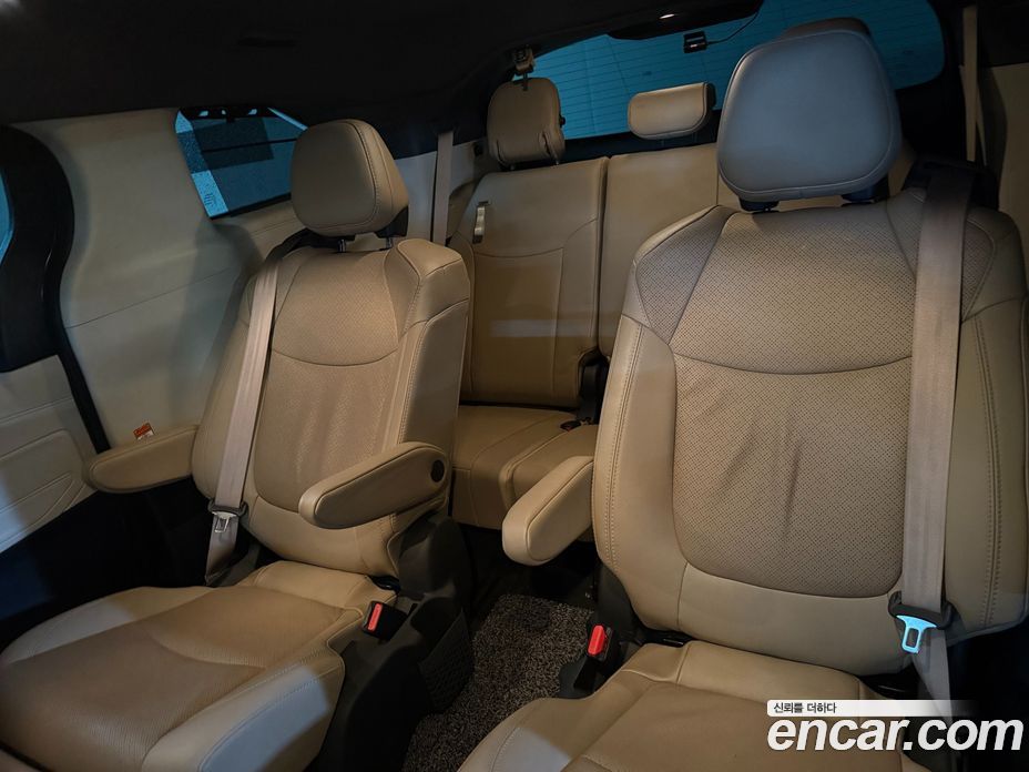 Toyota Sienna 2.5 Hybrid 2WD