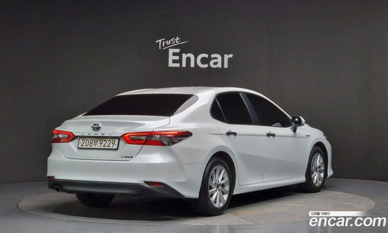 Toyota Camry 2.5 LE Hybrid