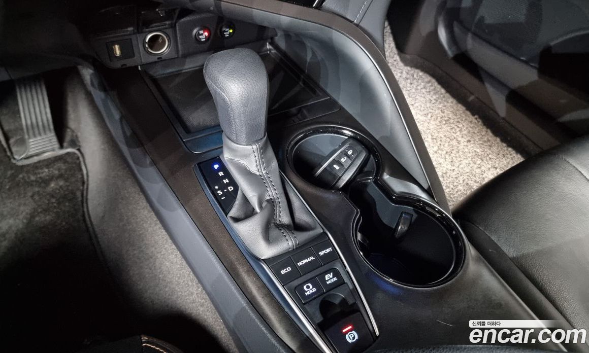 Toyota Camry 2.5 LE Hybrid