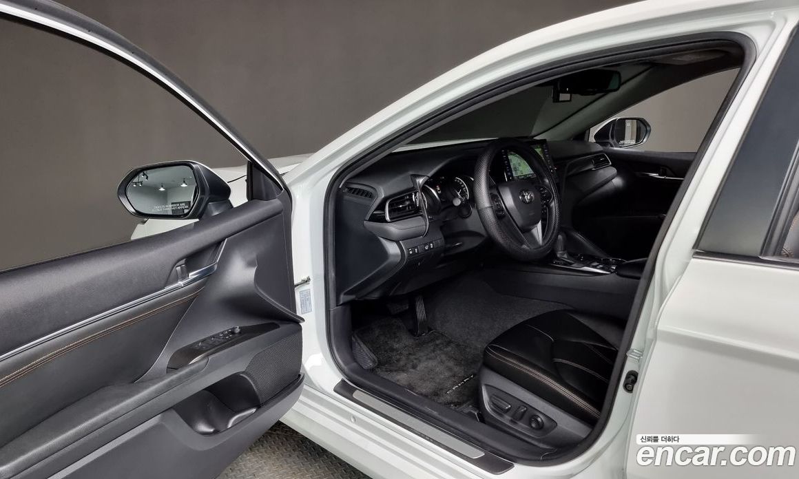 Toyota Camry 2.5 LE Hybrid