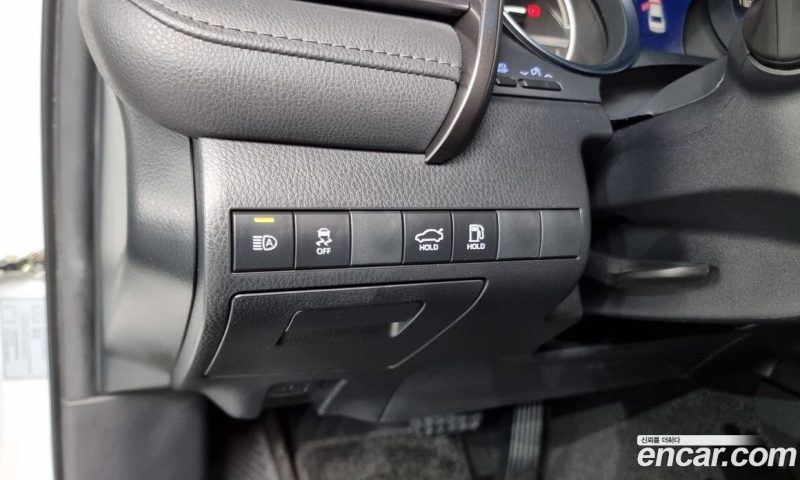 Toyota Camry 2.5 LE Hybrid