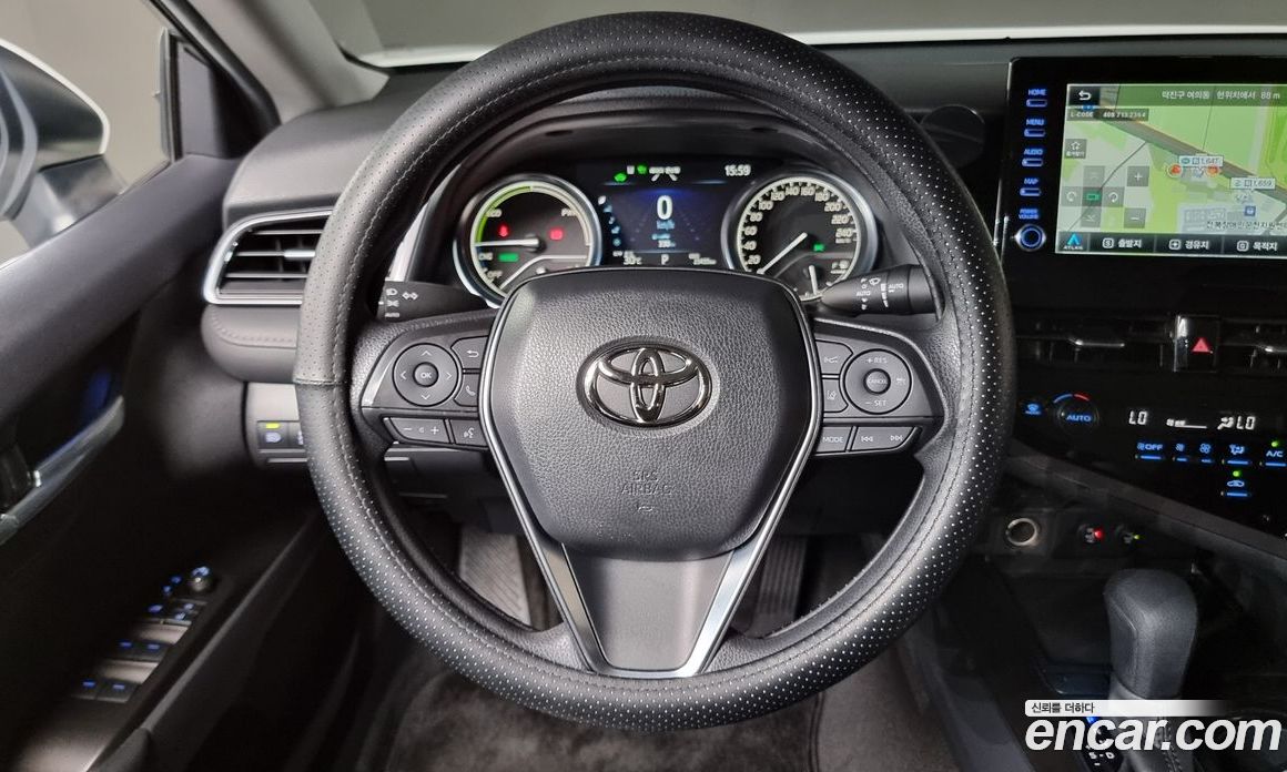 Toyota Camry 2.5 LE Hybrid