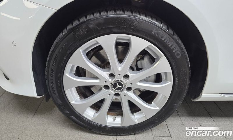 Mercedes Benz E-Class E220d 4MATIC Exclusive