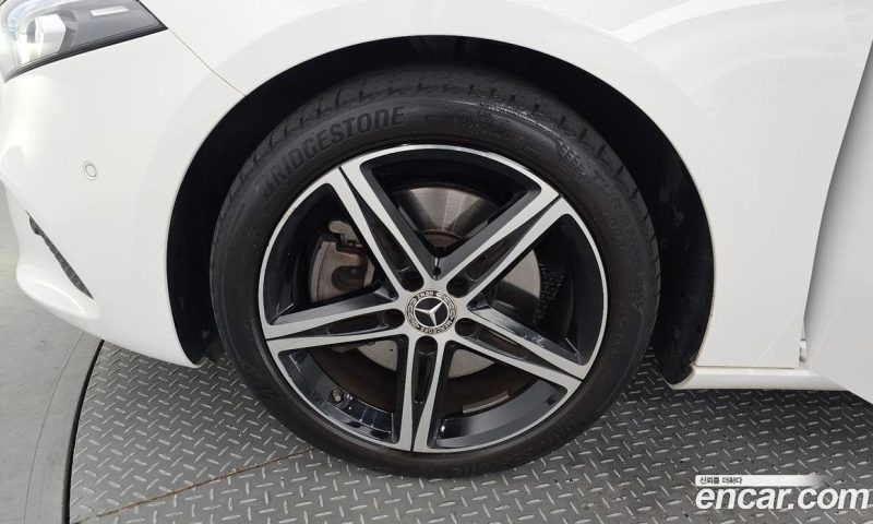Mercedes Benz A-Class A250 4MATIC Sedan