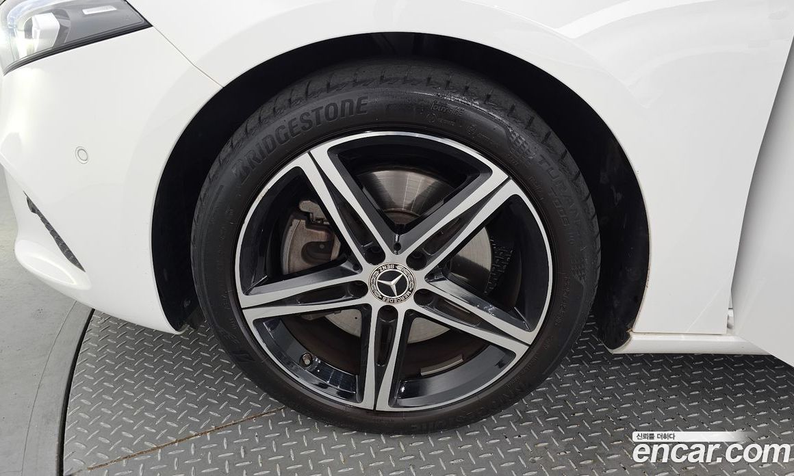 Mercedes Benz A-Class A250 4MATIC Sedan