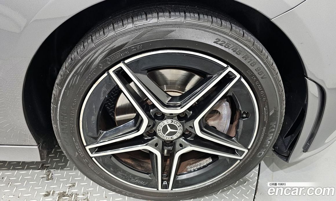 Mercedes Benz CLA-Class CLA250 4MATIC