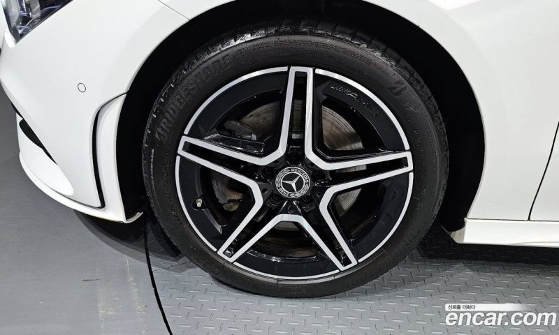 Mercedes Benz CLA-Class CLA250 4MATIC