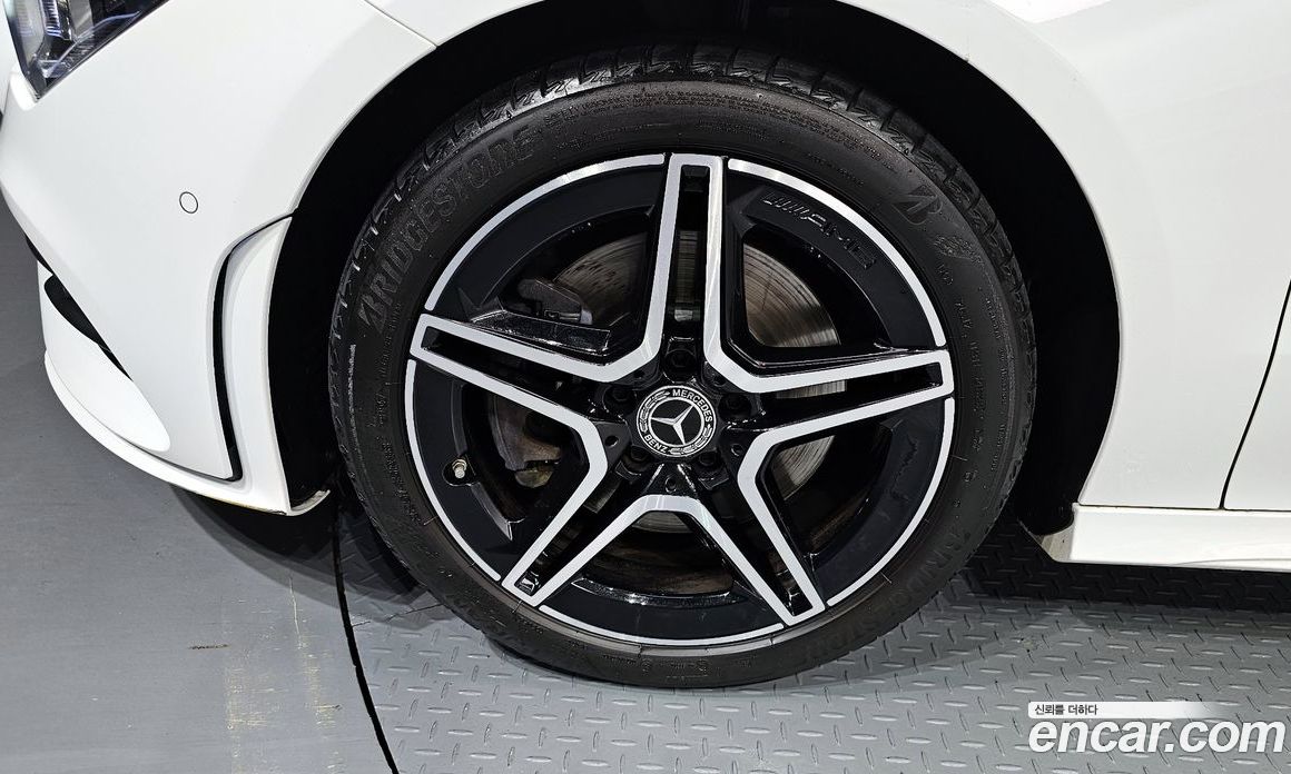 Mercedes Benz CLA-Class CLA250 4MATIC