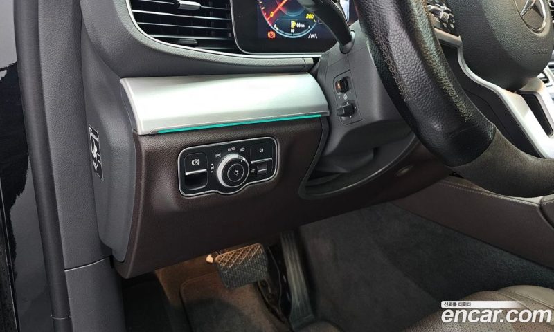 Mercedes Benz GLE-Class GLE300d 4MATIC