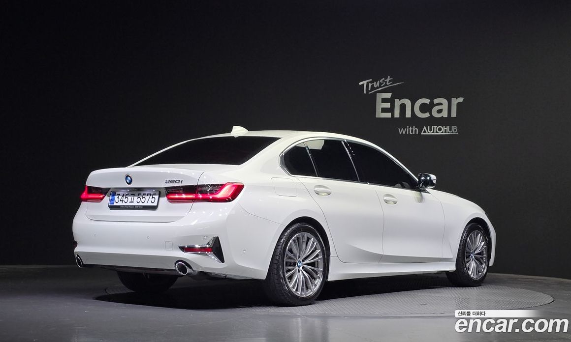 BMW 3-Series i320 Luxury
