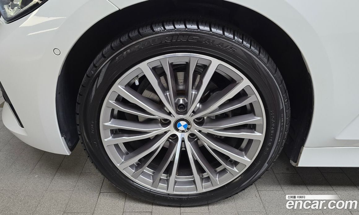 BMW 3-Series i320 Luxury