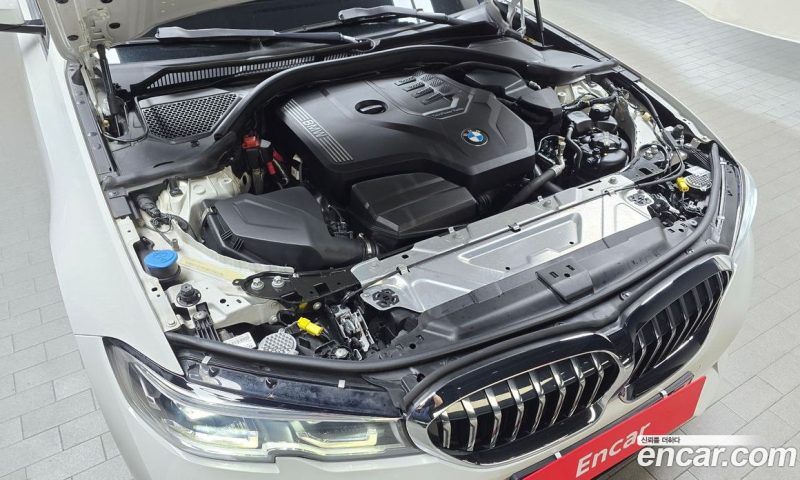 BMW 3-Series i320 Luxury