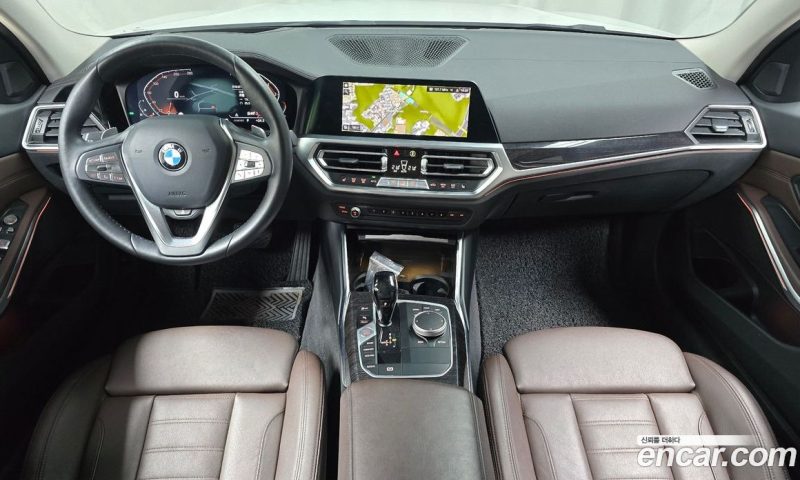 BMW 3-Series i320 Luxury