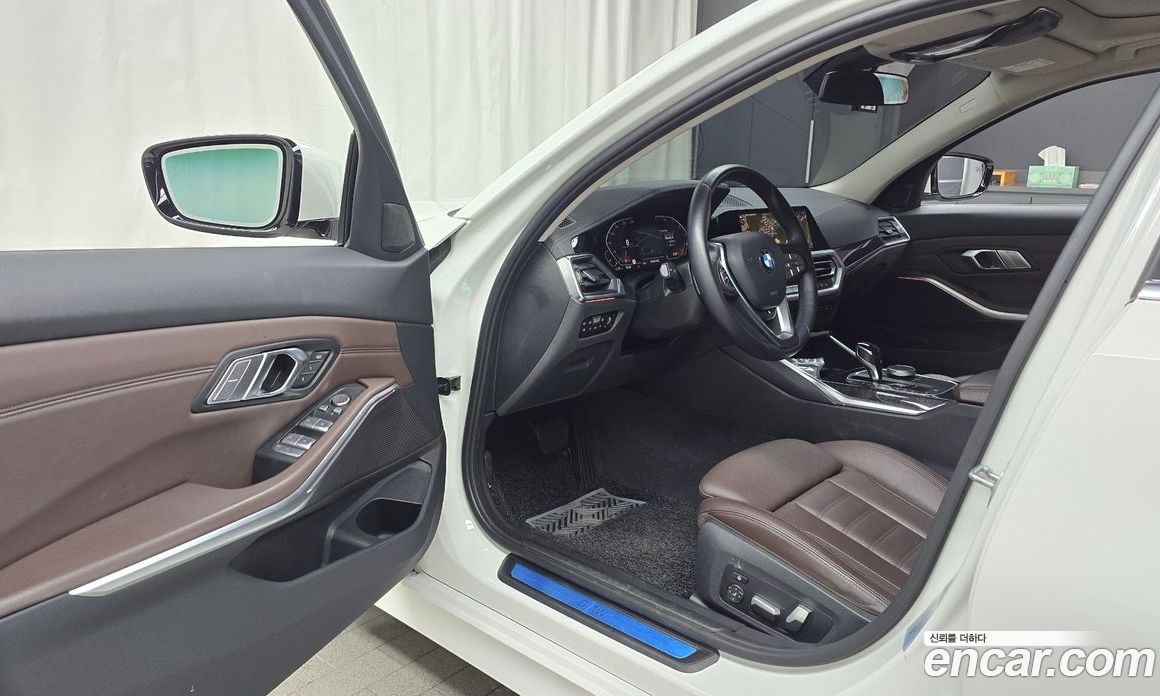 BMW 3-Series i320 Luxury
