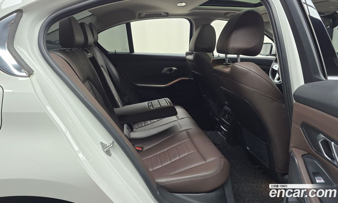 BMW 3-Series i320 Luxury