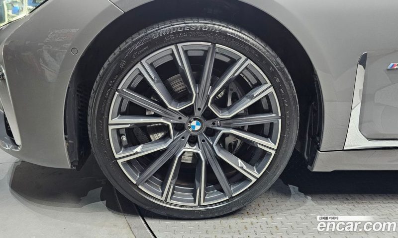 BMW 7-Series 740Li xDrive M Sport Package