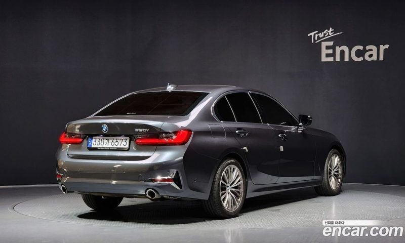 BMW 3-Series i320 Luxury