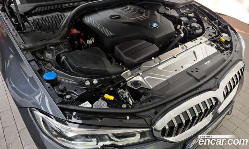 BMW 3-Series i320 Luxury