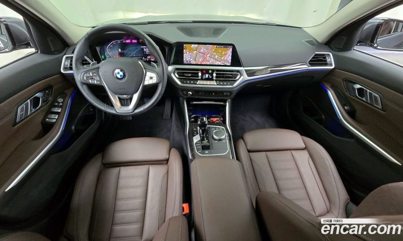 BMW 3-Series i320 Luxury