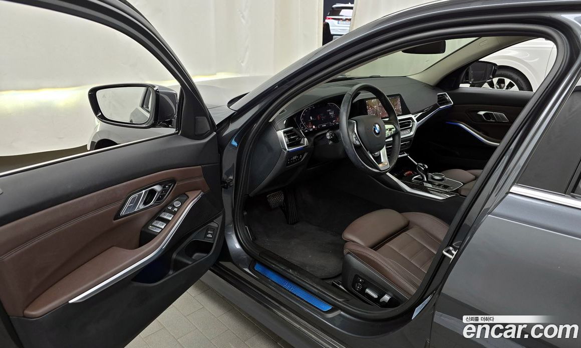 BMW 3-Series i320 Luxury