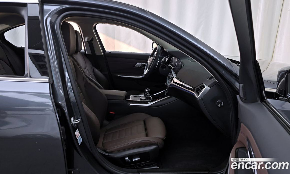 BMW 3-Series i320 Luxury