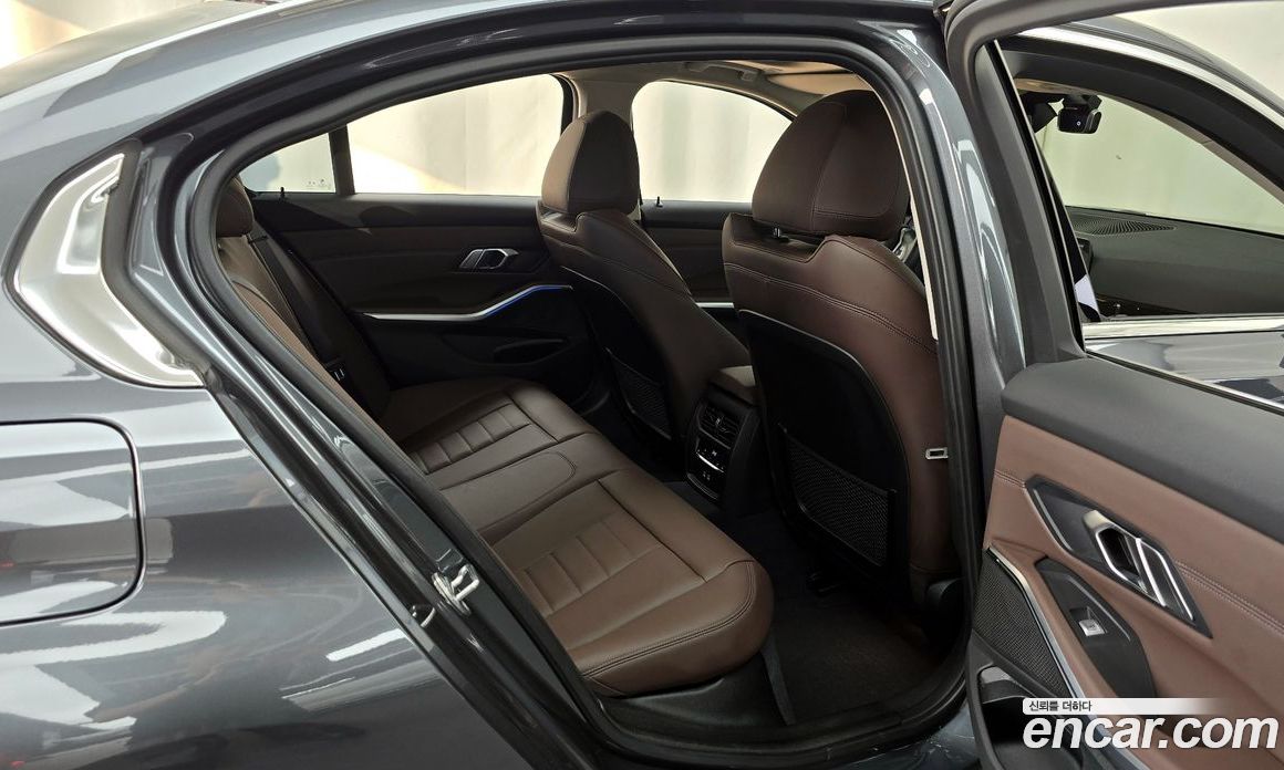 BMW 3-Series i320 Luxury
