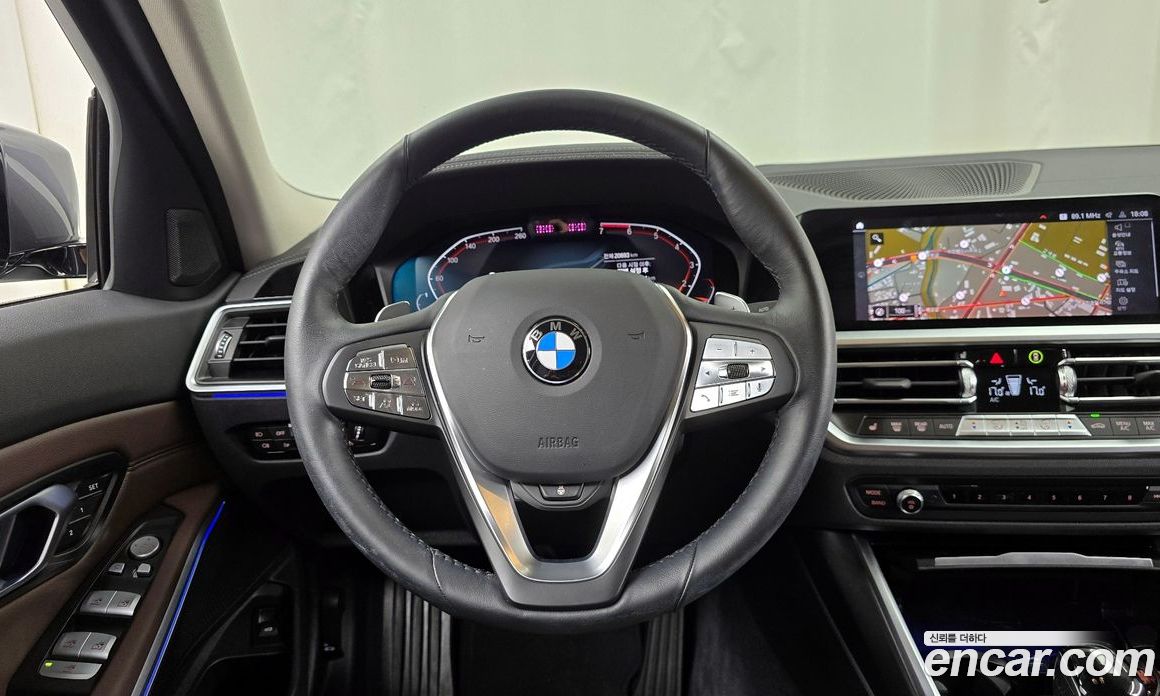 BMW 3-Series i320 Luxury