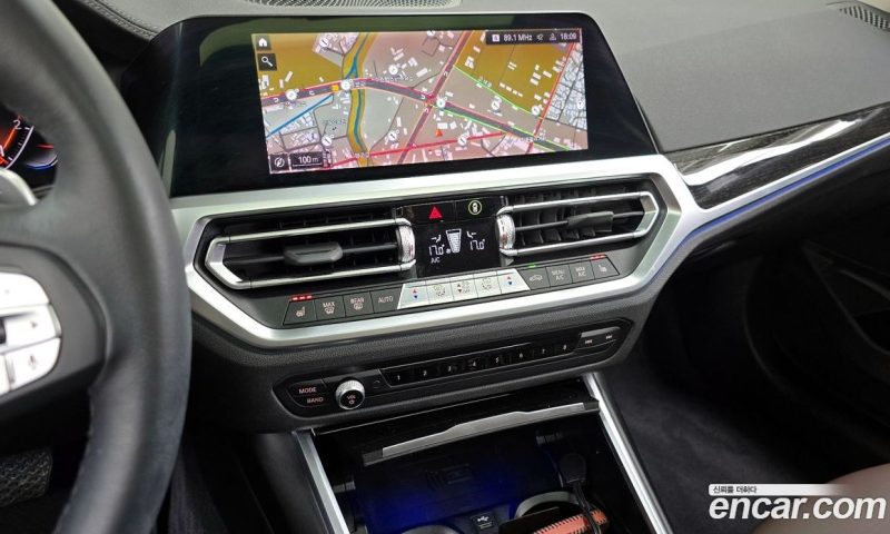 BMW 3-Series i320 Luxury