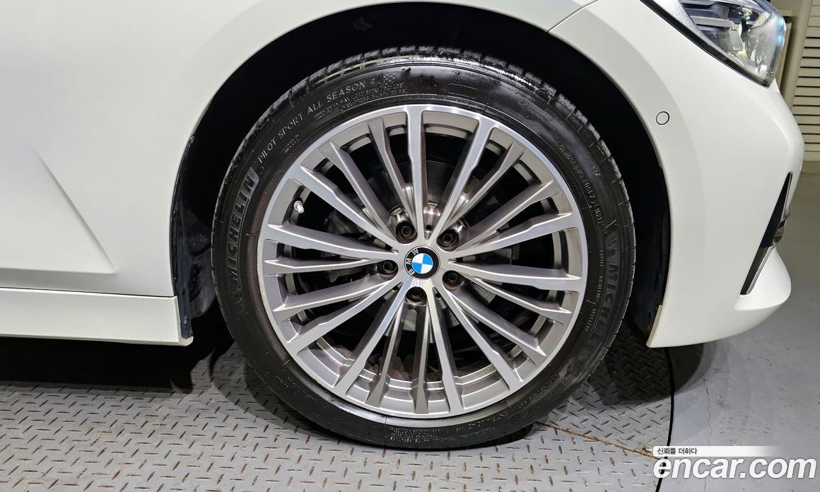 BMW 3-Series i320 Touring Luxury