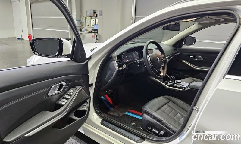 BMW 3-Series i320 Touring Luxury