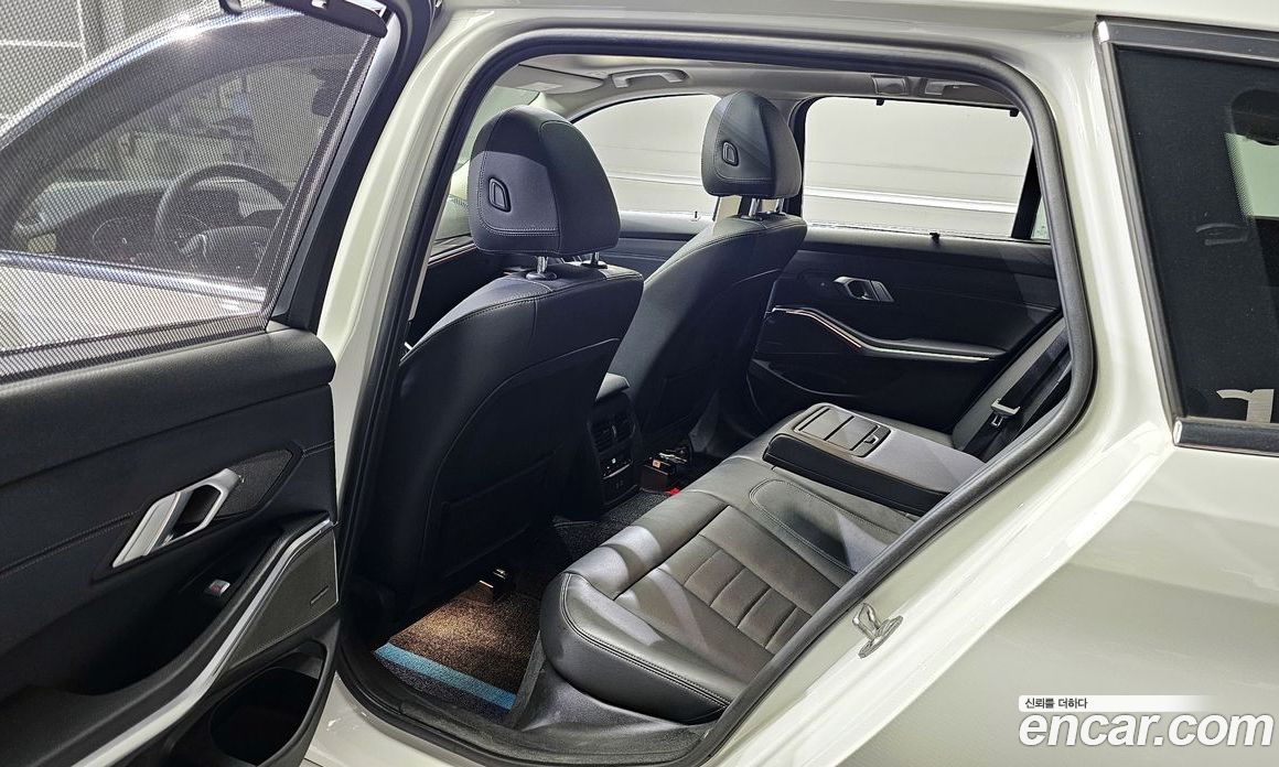 BMW 3-Series i320 Touring Luxury