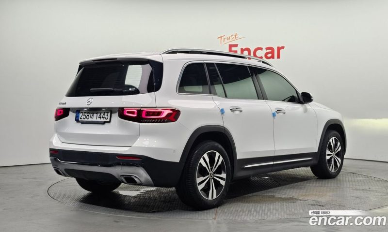 Mercedes Benz GLB-Class GLB220