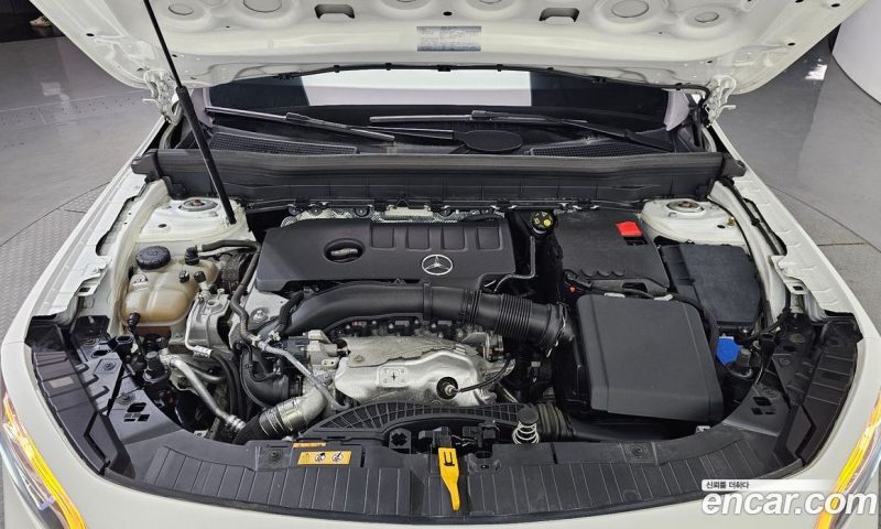 Mercedes Benz GLB-Class GLB220