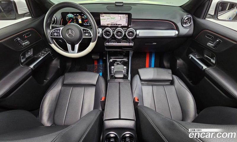 Mercedes Benz GLB-Class GLB220