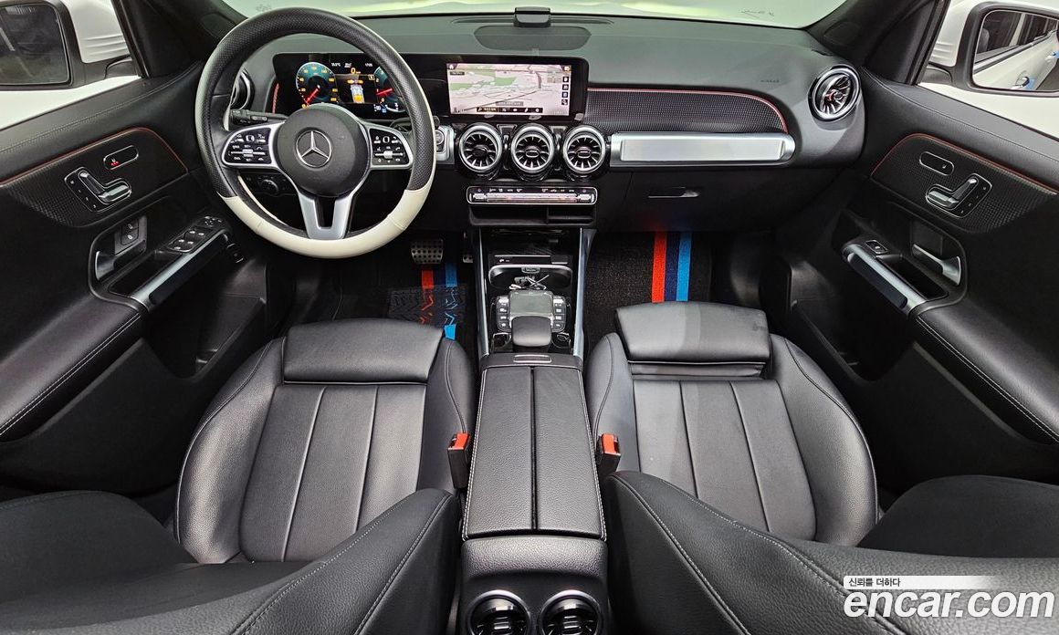 Mercedes Benz GLB-Class GLB220