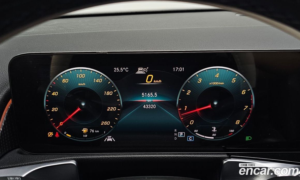 Mercedes Benz GLB-Class GLB220