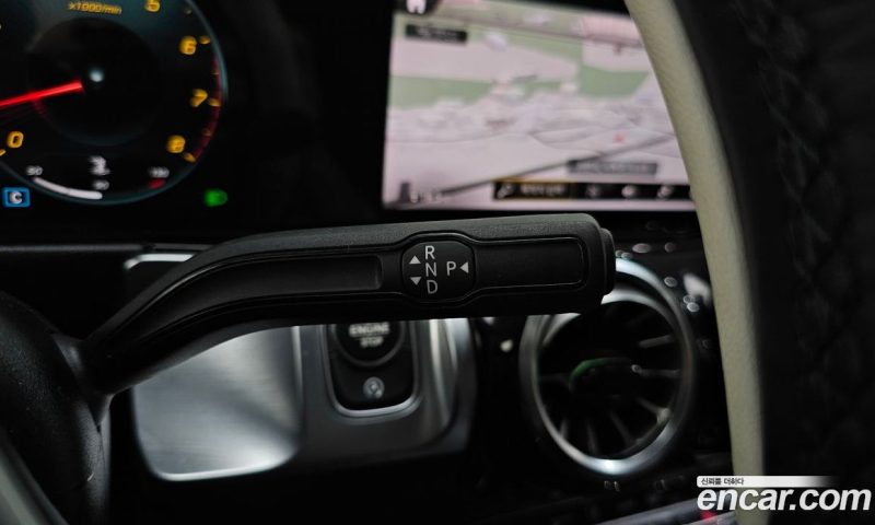 Mercedes Benz GLB-Class GLB220
