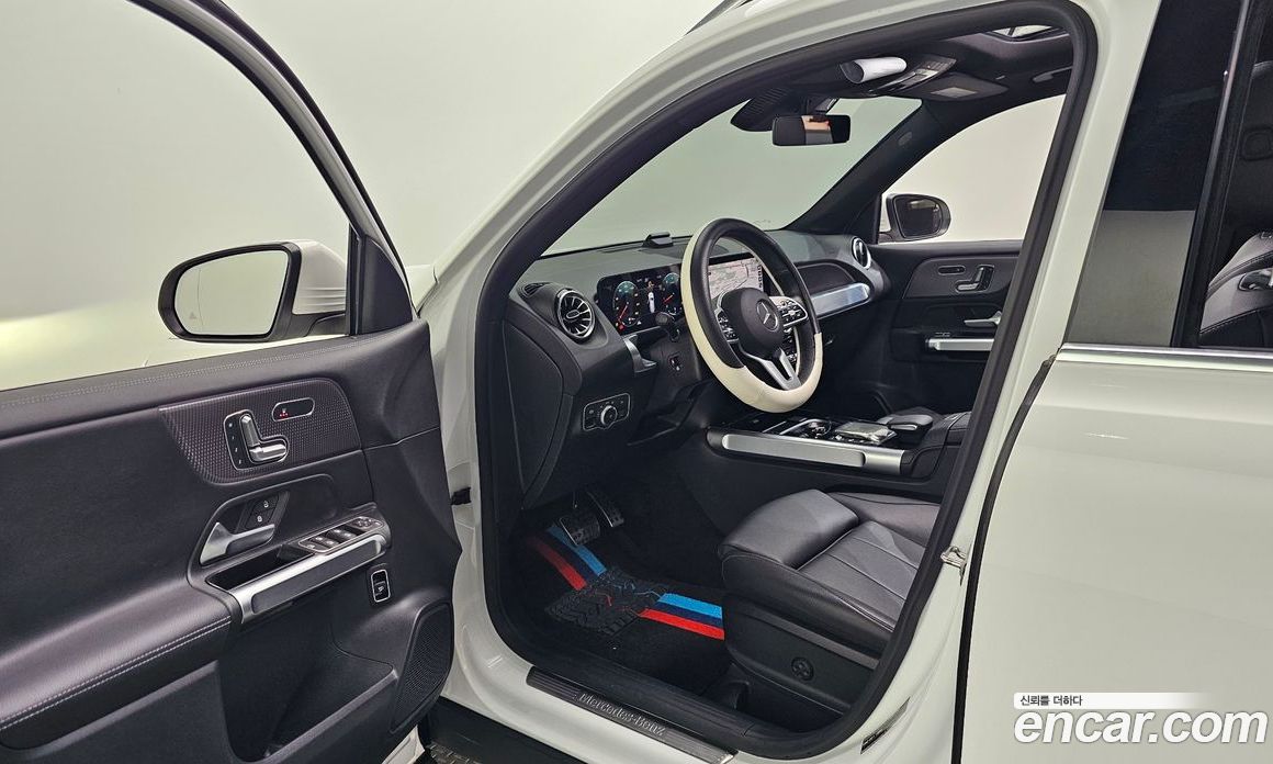 Mercedes Benz GLB-Class GLB220