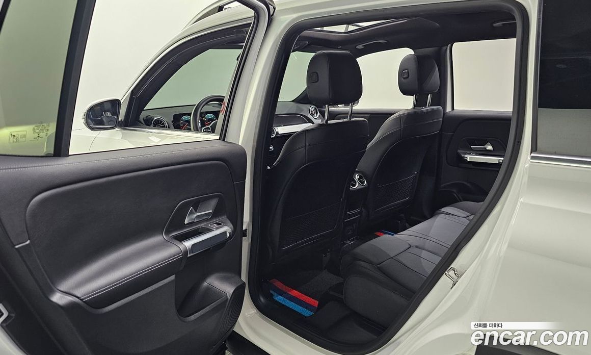 Mercedes Benz GLB-Class GLB220