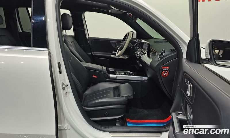 Mercedes Benz GLB-Class GLB220