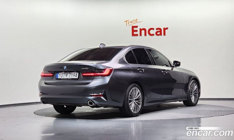 BMW 3-Series i320 Luxury