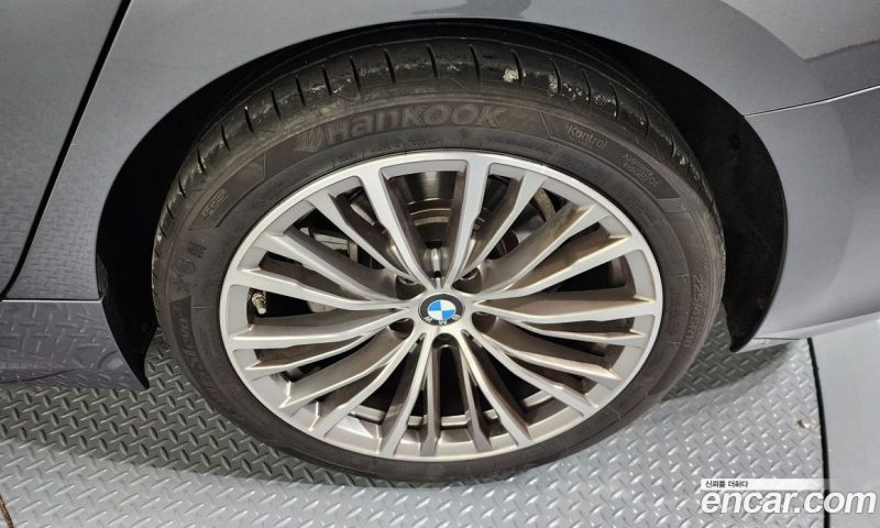 BMW 3-Series i320 Luxury