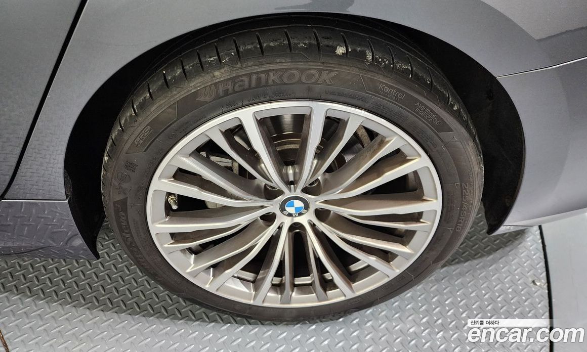 BMW 3-Series i320 Luxury