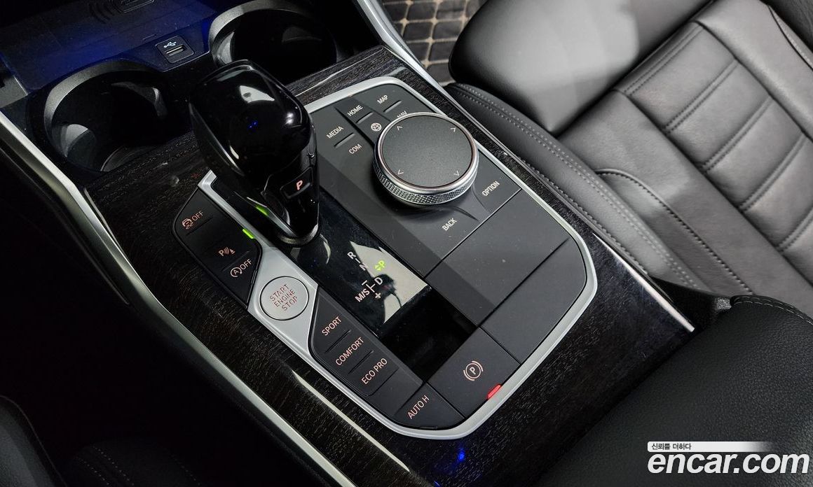 BMW 3-Series i320 Luxury